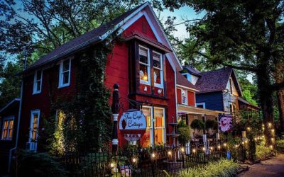 A Weekend in Eureka Springs: Hills, History & the Charm of Teacup Cottage